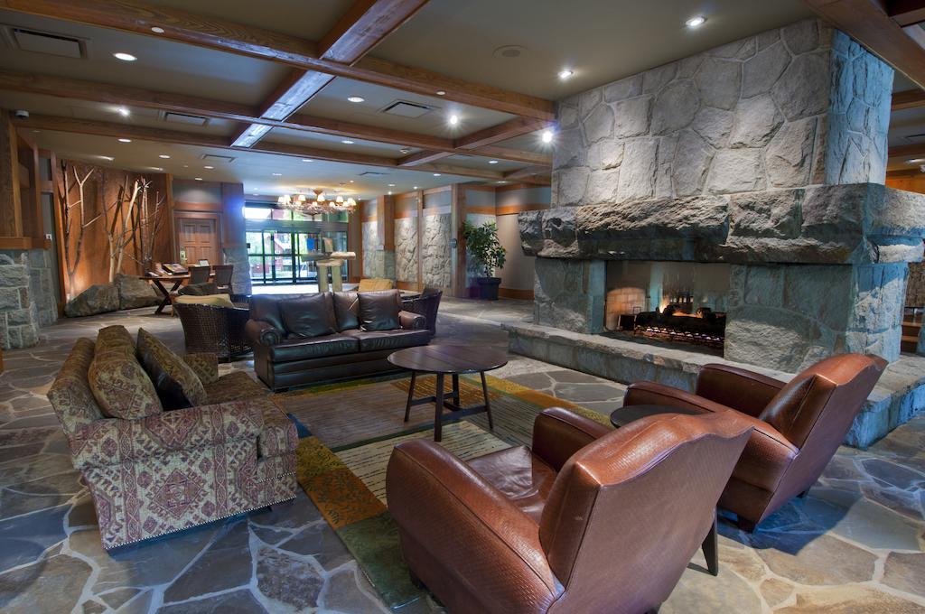 Hotel Lodging Ovations Whistler Exterior foto