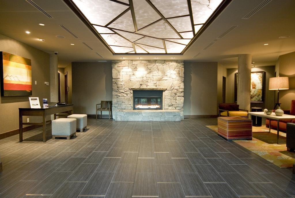 Hotel Lodging Ovations Whistler Exterior foto