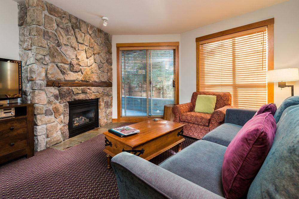 Hotel Lodging Ovations Whistler Exterior foto